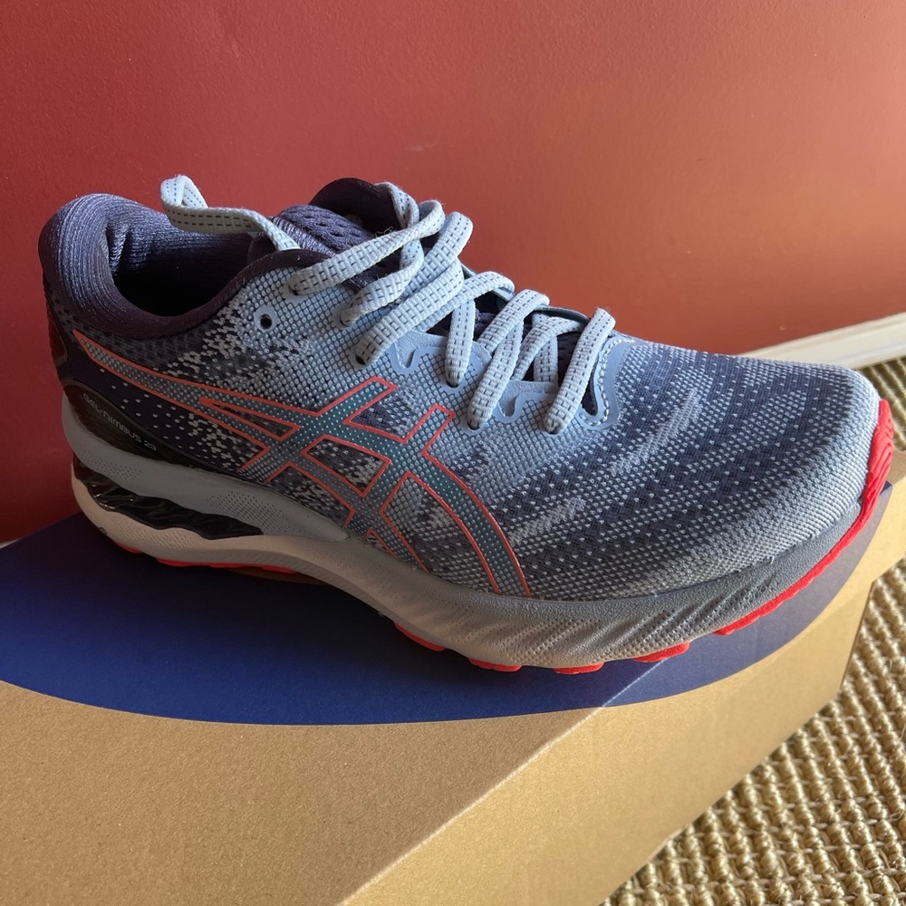 ASIC Nimbus 23 BRAND NEW! Size 7